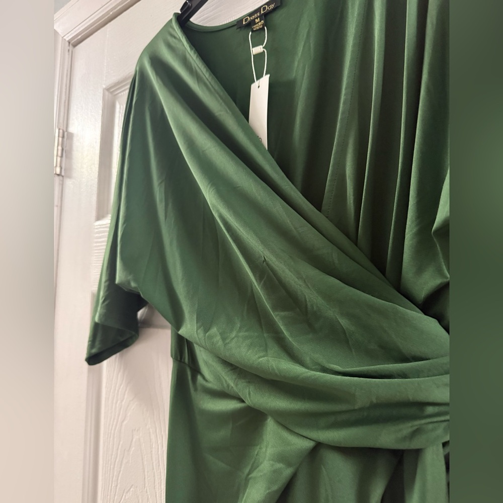 🆕 Dress Day Baltic Born Solana Ruched Dress In Hunter Green Size Medium - Picture 5 of 12